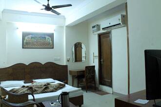 Hotel Ahluwalia Palace, New Delhi 4
